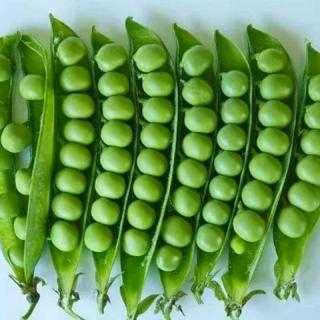 how to eat peas elegantly