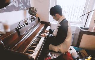 王源钢琴练习
