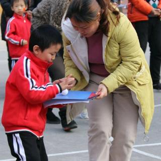 智多星快乐幼儿园父母微课堂之《让孩子受点气是多么可贵的教育》