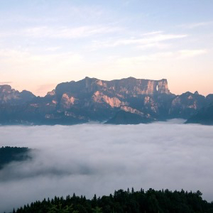 与浩初上人同看山寄京华亲故 - 建业梳妆造型