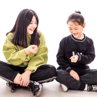 贾晨露读青山处处埋忠骨2遍