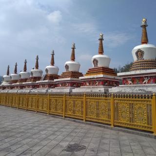 风和日丽的《塔尔寺》