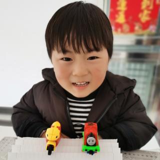 小天鹅幼儿园晚安故事《泡泡糖飞船》