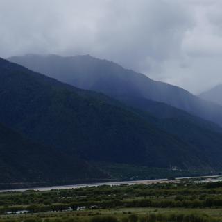 《遮阳山的雨》 作者 王新军