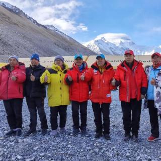 《双语新闻》：珠峰高程测量登山活动实现多个技术创新和突破