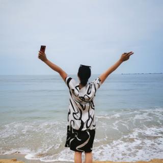 巜面朝大海，春暖花开》海子