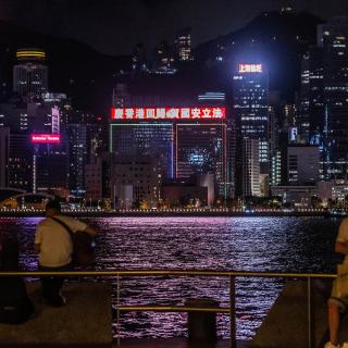 《双语新闻》香港舆论：香港国安法是香港由乱入治的历史性契机