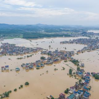 《双语新闻》：6月以来中国433条河流发生超警洪水