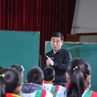 （1）“教学疯子”张宏伟：我不是教书的，我是教小学生的