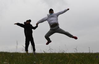 乘邮车来的十二位旅客