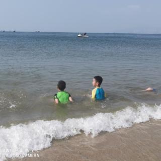 爱大海  作者  东方红