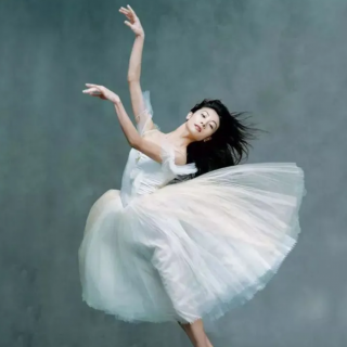 主播应犹 | 自卑、爱哭、软弱……44岁的她凭什么成为中国芭蕾女皇