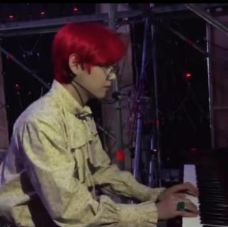 Prince金泰亨弹钢琴啦