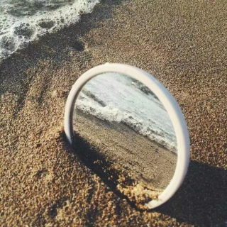 卡蒂勒·孟戴斯：镜子