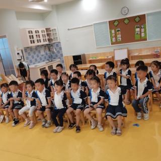 立至幼儿园冰冰老师—鸭妈妈找蛋