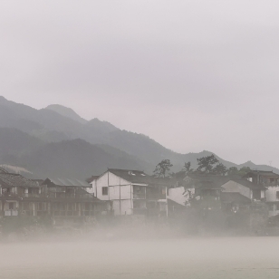 《迷雾的村庄》汤友盛