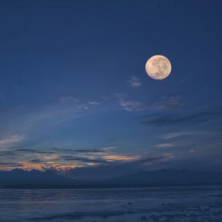 《中秋的月亮》