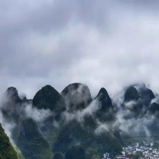 欣朗诵《秋雨三人行》