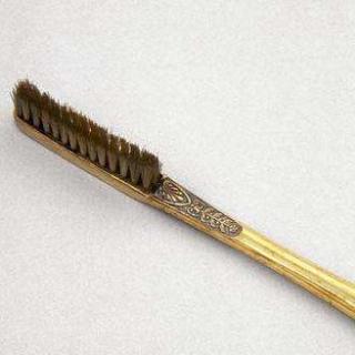 牙刷是谁发明的，竟然是一位明朝皇帝！