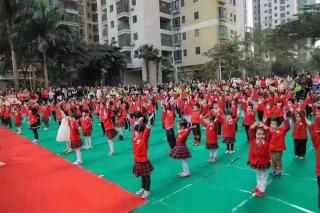 蓓蕾幼儿园睡前故事《不讲卫生的小乌鸦》