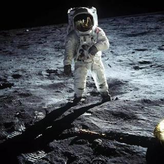 美国宇航员在月球上到底看到了什么？为什么人类不再登月？