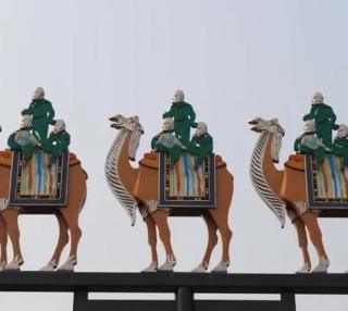 骆驼与四位大臣🐫