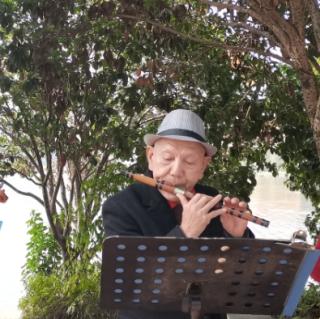 《笛声》作者 听雨 朗诵 飞歌