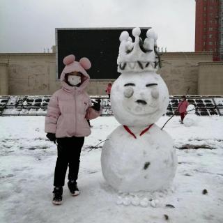 高和平      和家人玩滚雪球•其乐融融