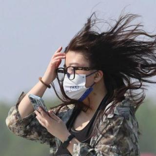 老舍：《北京的风》