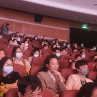 深圳群众冒雨赴罗湖戏院观看话剧（实况录音二）