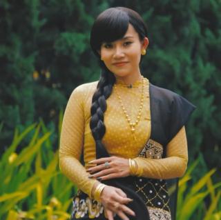 ၀င်္ဂဒီပနီယောင်္ကျား
Vocalist~Cherry Thin