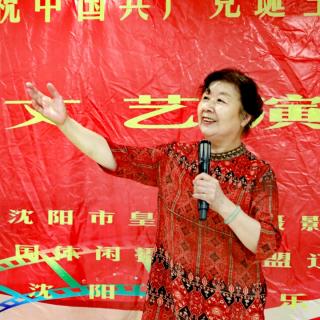 王英《三个女红军和半床被子》作者 胡世宗