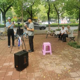 西体育场西门唱歌的大爷：时间