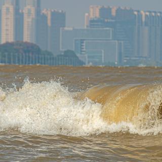 《中国之最》————最壮观的的海潮