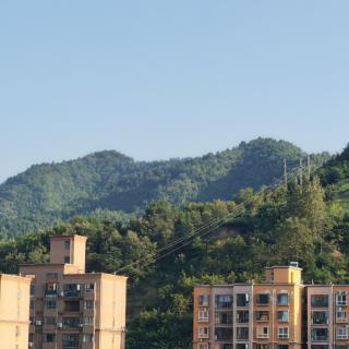 1221.与诸子登岘山~孟浩然