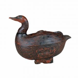 彩漆木雕鸳鸯形盒 · 湖北省博物馆