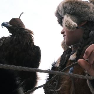 过刊060: 持鹰游牧蒙古，堵车旷野途中