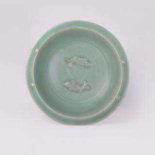 龙泉窑青釉塑贴双鱼纹洗 · 故宫博物院