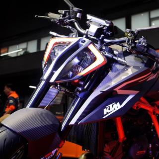 KTM真猛兽出笼！KTM 1290 SUPER DUKE RR实拍｜照摩镜