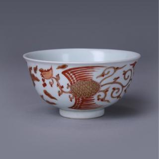 清“大清康熙年制”款矾红描金云凤纹瓷碗 · 重庆中国三峡博物馆