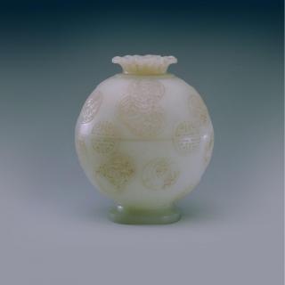 白玉团花圆形盒 · 故宫博物院