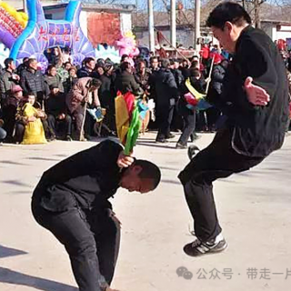 《武术表演》文/何永利